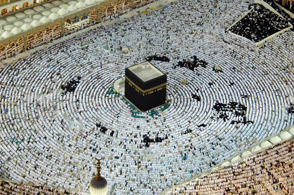 Muslims seeking for the mercy of Allah at Kaaba